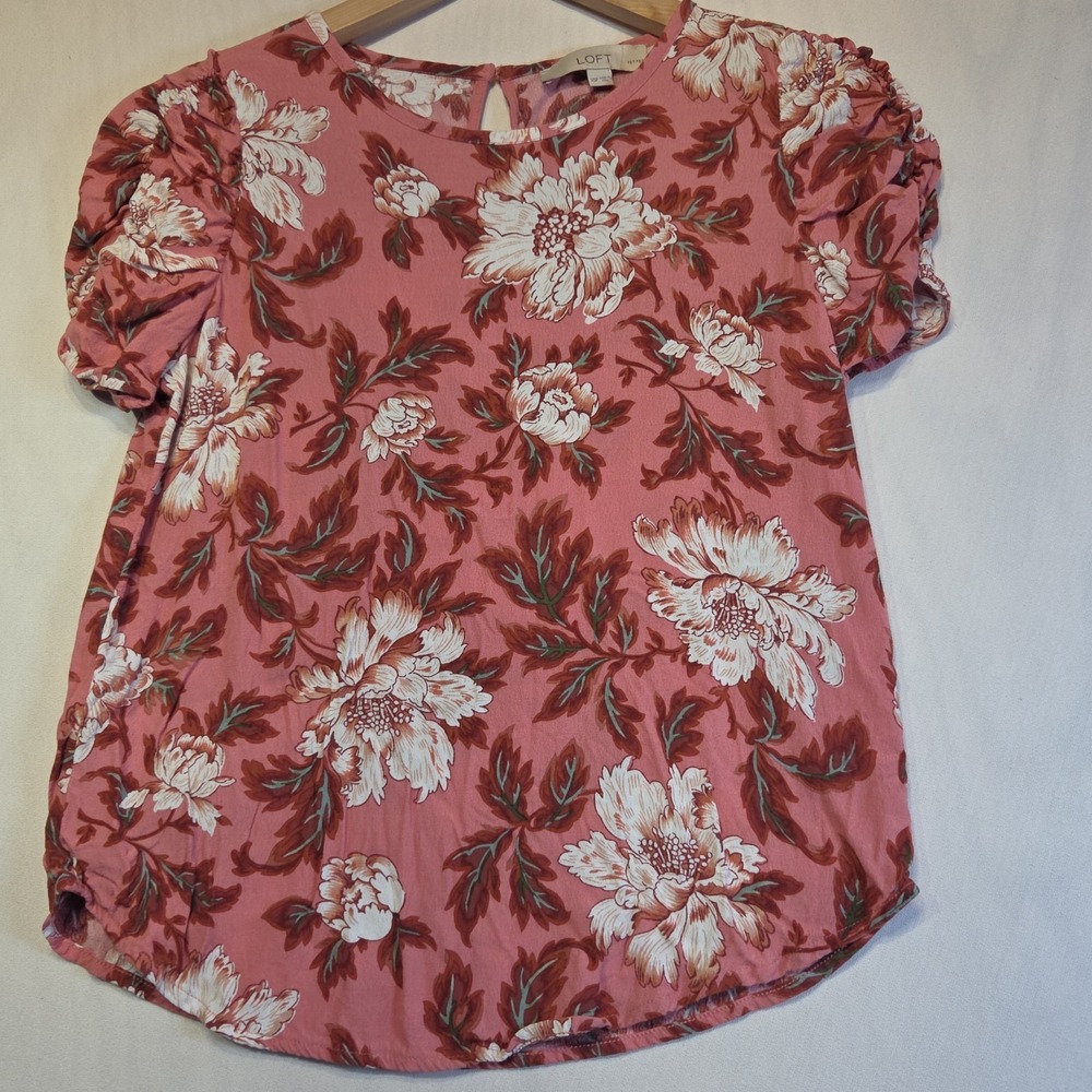 LOFT Petite XSP‎ Pink Floral Blouse Ruched Puff Short Sleeve Keyhole Back Rayon